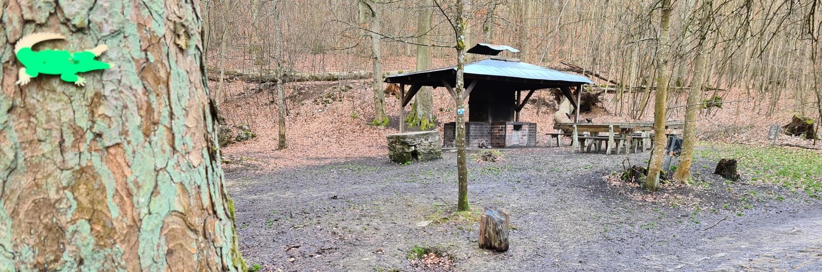 Krokodil-Wegweiser am Römerbrunnen
